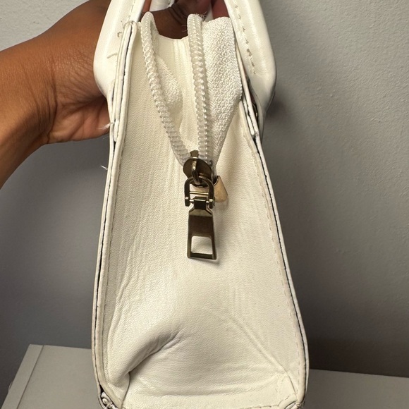 SHEIN White Textured Crossbody - Picture 4 of 6